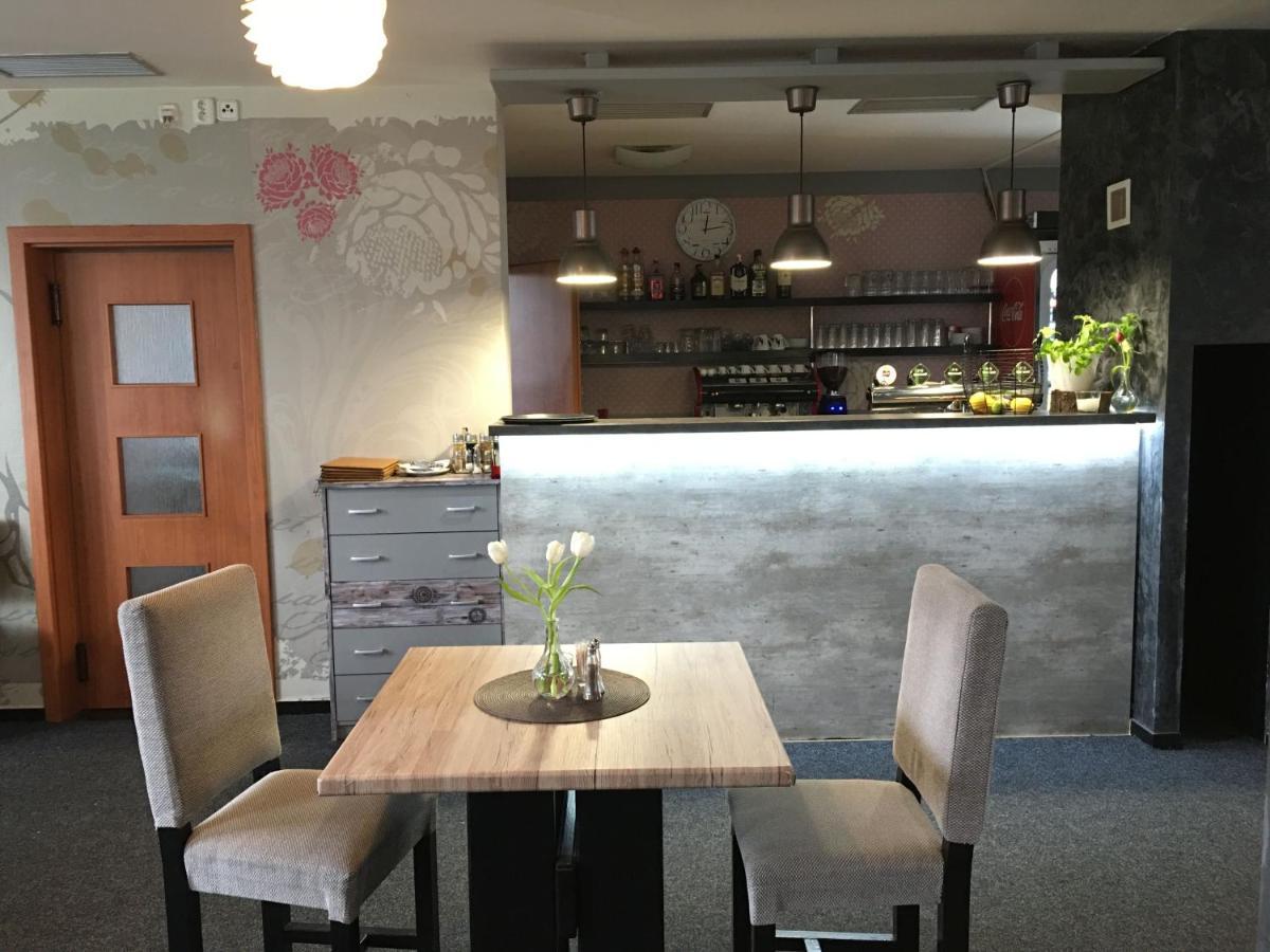 Restaurace A Penzion U Lesa Havířov المظهر الخارجي الصورة