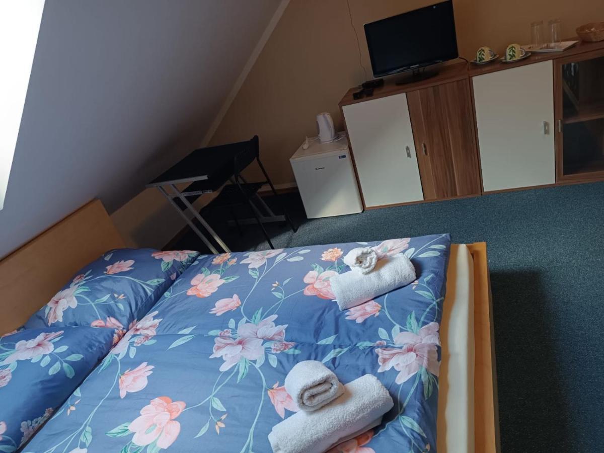 Restaurace A Penzion U Lesa Havířov المظهر الخارجي الصورة
